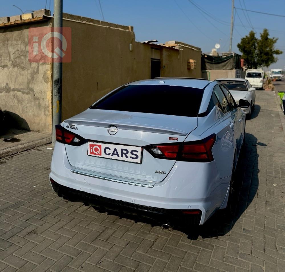 نيسان ألتيما